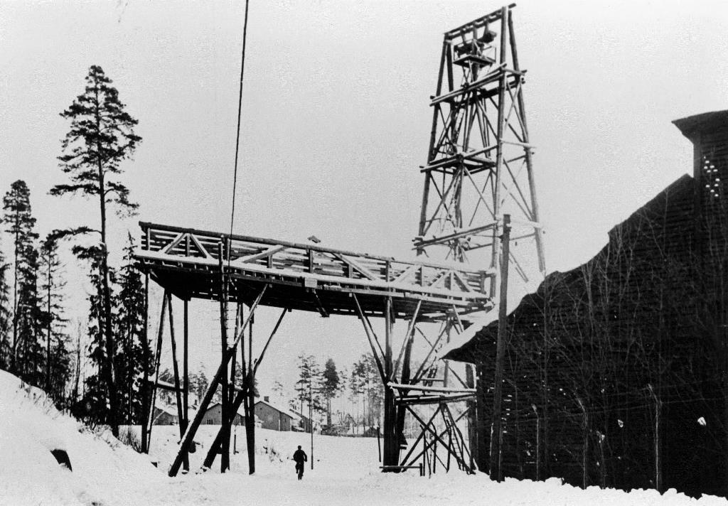 Linbanan passerade Semlavägen vid kolhuset, foto Bengt Stråhle