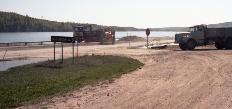 31 maj -77, vårfloden över och vägen städas upp