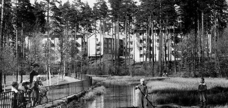 Kolarbybäcken bildade en liten sjö vid Bäckens park. Den lockade modiga Fagerstagrabbar.