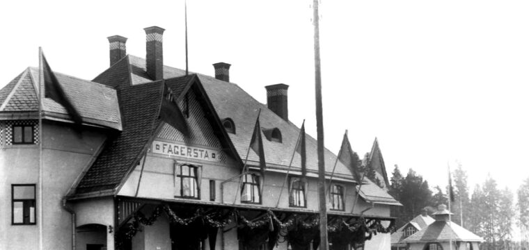 Invigning av S.W.B. järnvägen och Fagersta Station år 1900 den 26 november. Mannen t.v. är brukshandelsföreståndare Gustav Lev