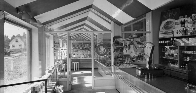 Interiör bild av butiken på Bergslagsvägen, bild från Digitaltmuseum