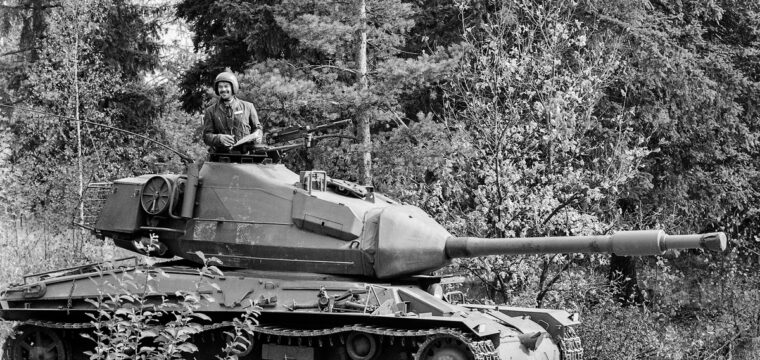 En  bättre bild på stridsvagn 74, Digitalmuseum, foto P-O Rosen, Arsenalen