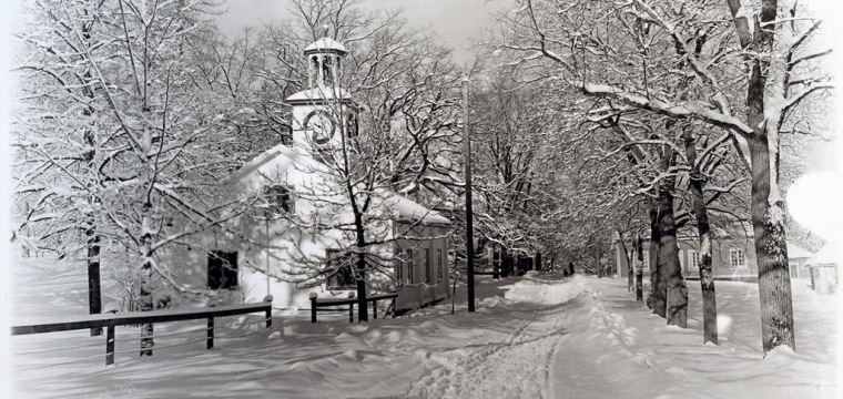 Klockhuset i vinterskrud, december 1931