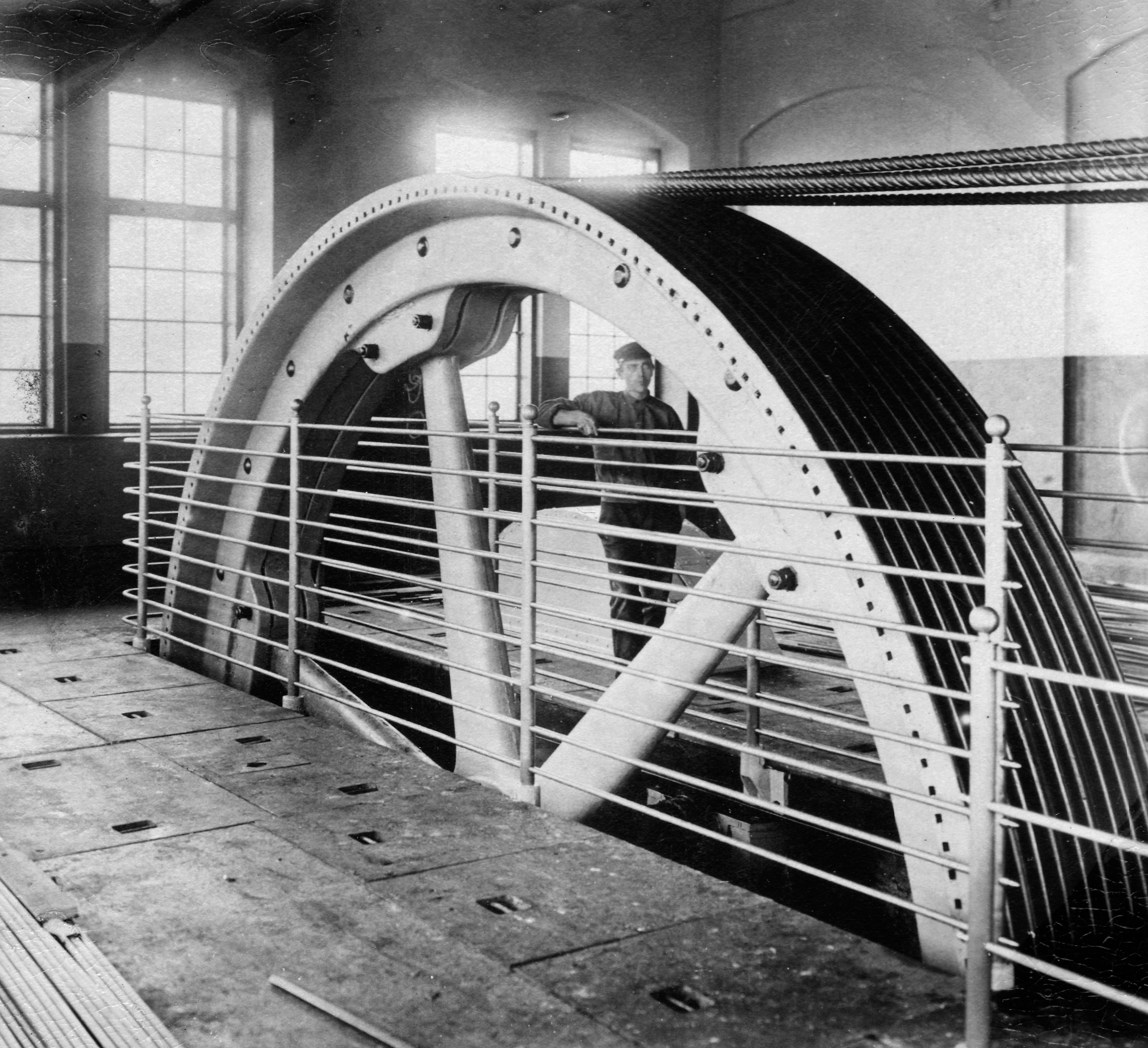 Turbinhuset i Uddnäs, svänghjulet som överförde den mekaniska kraften till linorna