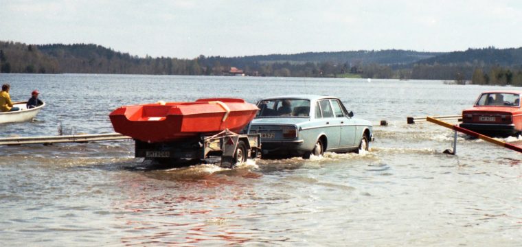 14 maj -77, säkrast att ha båten med i Viksberg