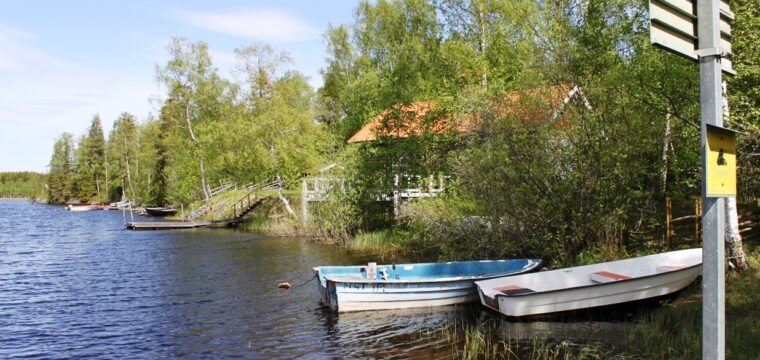 Där huset står och uppåt efter sjösidan var slaggtippen för hyttan, foto Göran Råberg