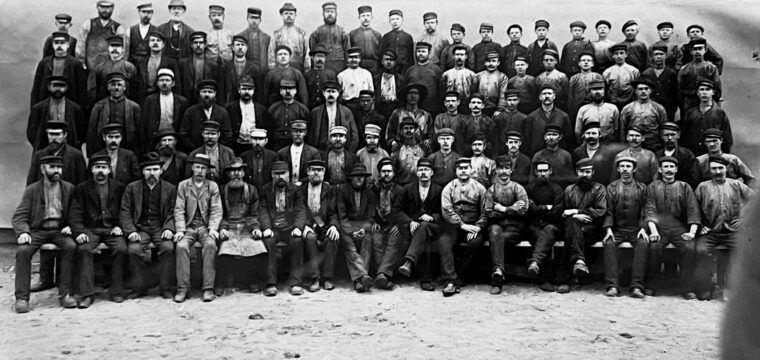 Tubdragare och synare i tubdrageriet, foto år 1900, Fagersta bruksarkiv