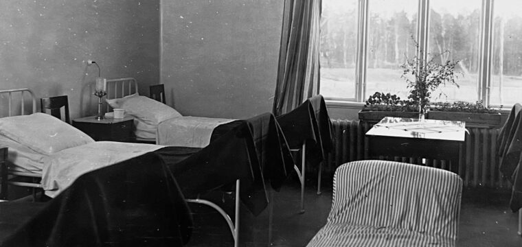 Sjukstugan interiör, foto från ca 1914 Fagersta bruksarkiv